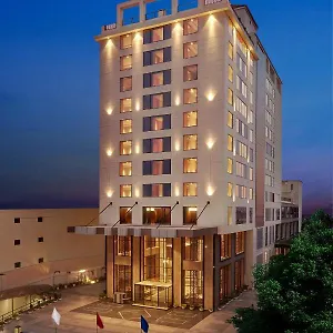 Doubletree By Hilton Hotel Varanasi