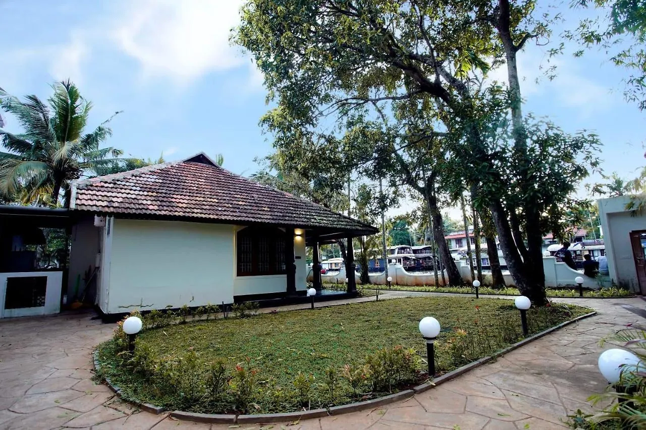 Bamboo Lagoon Backwater Front Resort Alappuzha 3*,